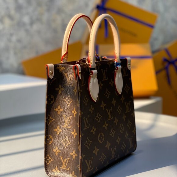 Louis Vuitton Monogram shopping bag - Picture 4 of 6